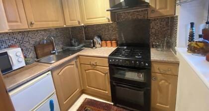 2-bed Apartment in High Wycombe Private Garden