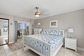 2 bedrooms, desk, iron/ironing board, free WiFi - Relax & Chill Beachside Condo (Daytona Beach)