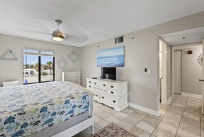 2 habitaciones, escritorio, tabla de planchar con plancha y wifi gratis