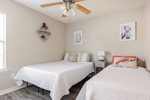 2 chambres, fer et planche à repasser, Wi-Fi gratuit, draps fournis