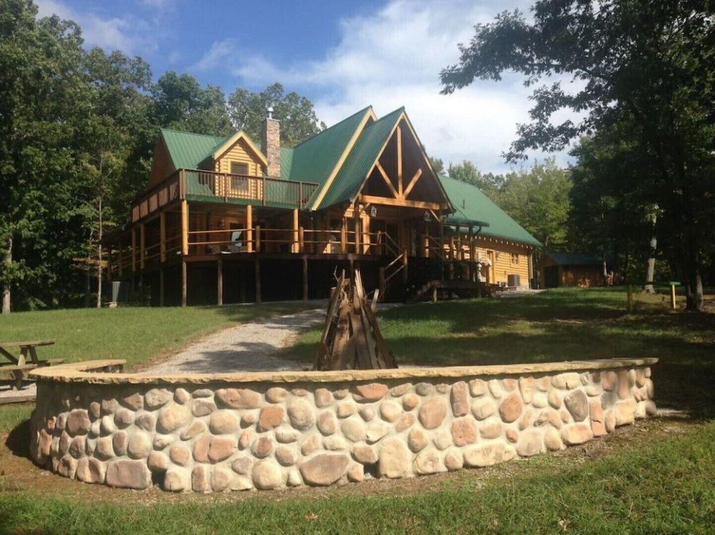 The Rustic and Secluded Getaway: Enjoy star lit nights by the fire pit!