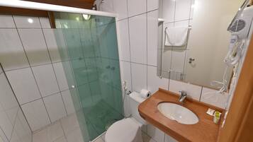 Ducha, bidet, toallas
