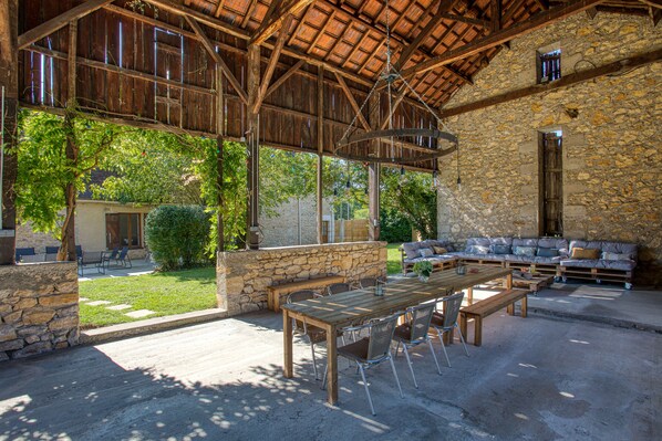 Outdoor dining - Oh suspended time (Trémolat)