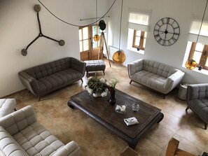 Smart TV, table tennis, books