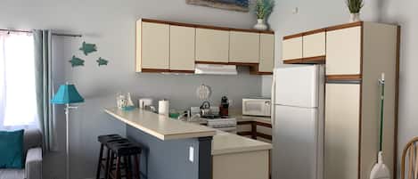 Casa de ciudad familiar, 1 habitación, para no fumadores, junto a la playa | Cocina privada | Refrigerador con congelador, microondas, horno y parrilla de estufa