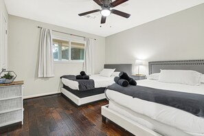 3 bedrooms, iron/ironing board, WiFi - Designer’s home- Medical Center, Galleria, NRG. Lilly’s Maison 5 (Houston)