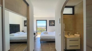 5 室のベッドルーム、アイロン / アイロン台、WiFi (無料)、ベッドシーツ