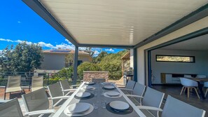 屋外ダイニングエリア