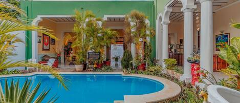 حمّام سباحة خارجي، مقاعد للتشمس