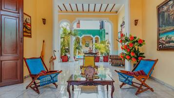 Televisión de pantalla plana de 42 pulgadas con canales por cable