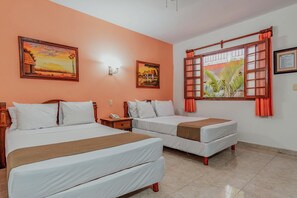 Individually furnished, desk, laptop workspace, iron/ironing board - Hotel Santa María Mérida (Mérida)