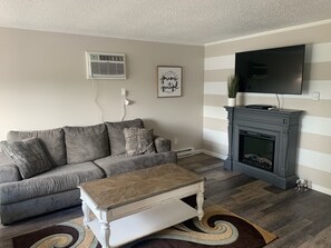 TV, fireplace