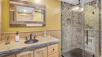 House (Gondola View) | Bathroom