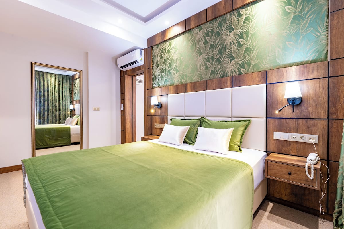 2 bedrooms, in-room safe, individually decorated, individually furnished