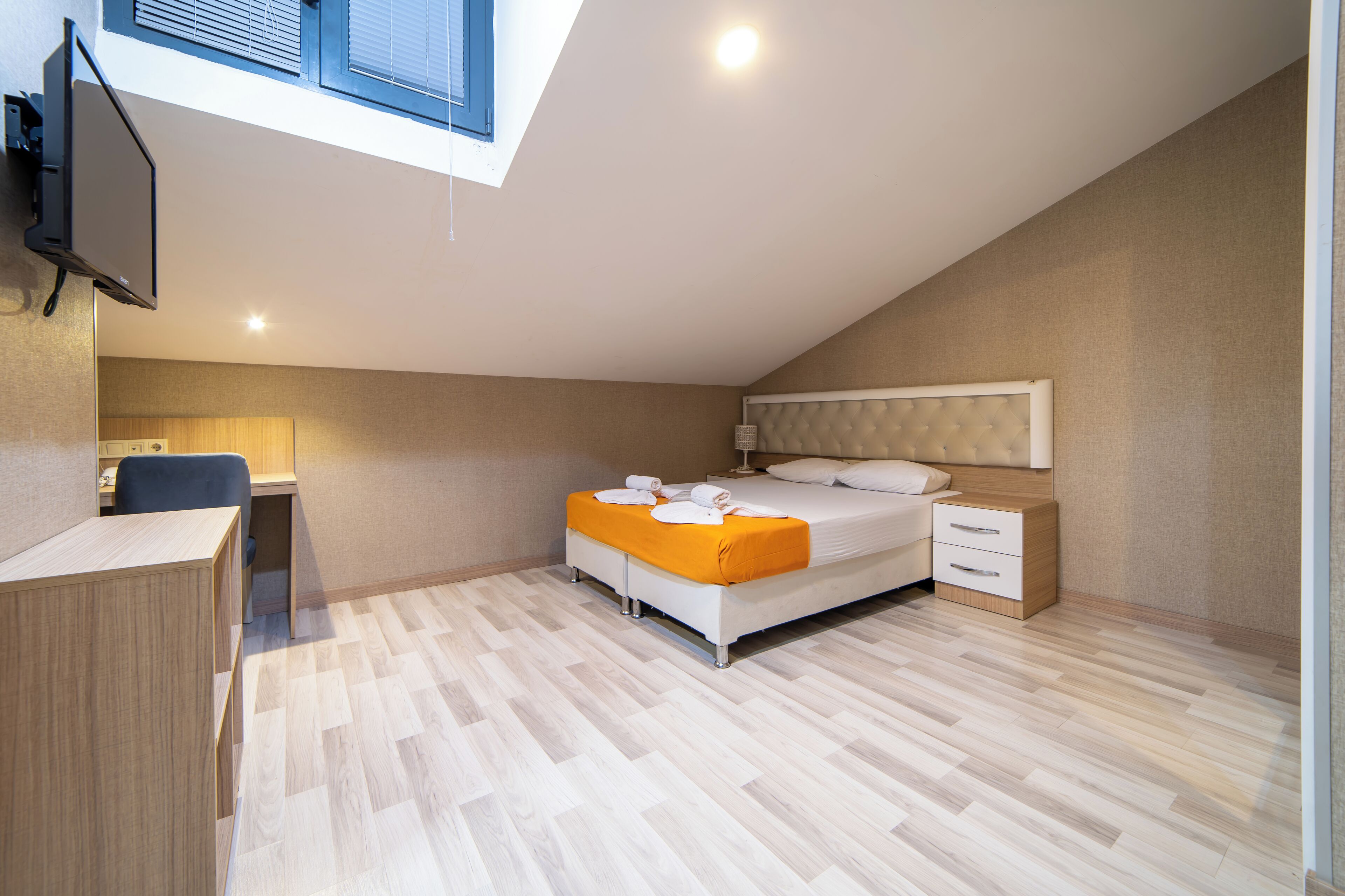 In-room safe, individually decorated, individually furnished, desk