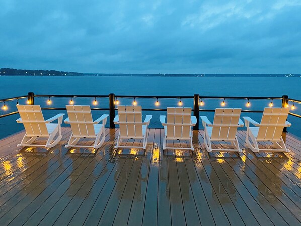 Terrace/patio - Lakeside Getaway -  fire pit, paddle boards, canoes, ping pong (Gun Barrel City)