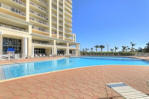 Piscine extérieure, piscine chauffée