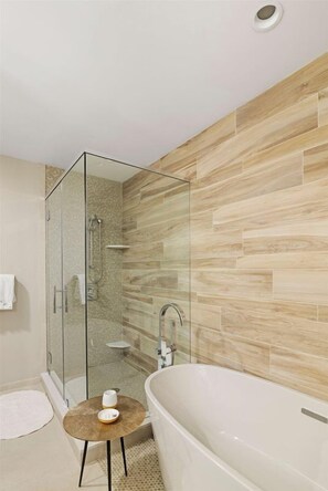 House (47C Sterling Lane) | Bilik Mandi
