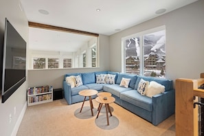 House (47C Sterling Lane) | Living room | TV, fireplace