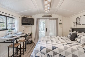 Iron/ironing board, WiFi, bed sheets - Cottage on Cornell - Quaint & Cozy w/Outdoor Kitchen (Winter Park)