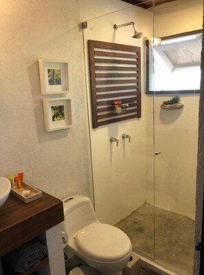 Handtücher, Seife, Toilettenpapier