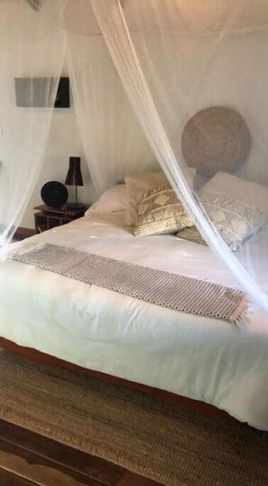 1 bedroom, bed sheets