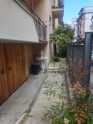 Exterior detail - Apartment in property house near sea and center  (San Benedetto del Tronto)
