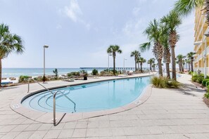 A heated pool - 1104 West 2 King Bedrooms Plus custom Bunk Area. Direct Gulf Front! (Panama City Beach)