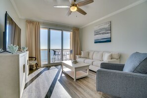 Smart TV - 1104 West 2 King Bedrooms Plus custom Bunk Area. Direct Gulf Front! (Panama City Beach)