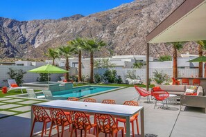 Unclassified image, 5 of 45, button