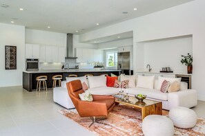 Televisión y chimenea 