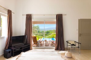 4 bedrooms, in-room safe, iron/ironing board, free WiFi - l'Écrin de Pinarello by Pinarello Villa Services (Pinarello)