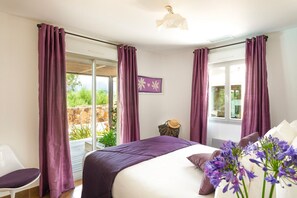 4 bedrooms, in-room safe, iron/ironing board, free WiFi