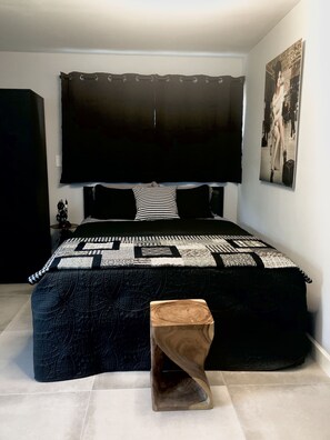 1 habitación, tabla de planchar con plancha, wifi gratis y ropa de cama 