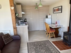 Cottage | 1 bedroom, iron/ironing board, free WiFi, bed sheets