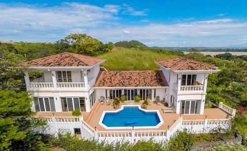 Spacious Spanish-style Villa w/views & private pool - near golf, beaches & parks