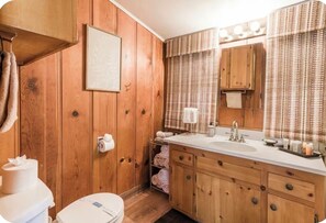 Ensemble douche/baignoire, sèche-cheveux, serviettes fournies, savon