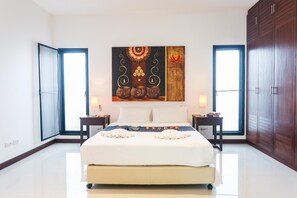 5 soverom, skrivebord, blendingsgardiner og wi-fi