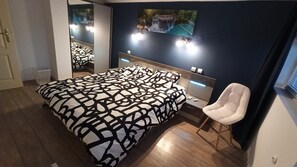6 bedrooms, desk, iron/ironing board, free WiFi - Fabulous holiday home with sea view for the whole family! (Balchik)