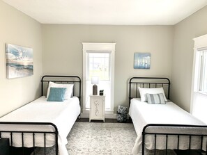 2 habitaciones, escritorio, tabla de planchar con plancha y wifi gratis