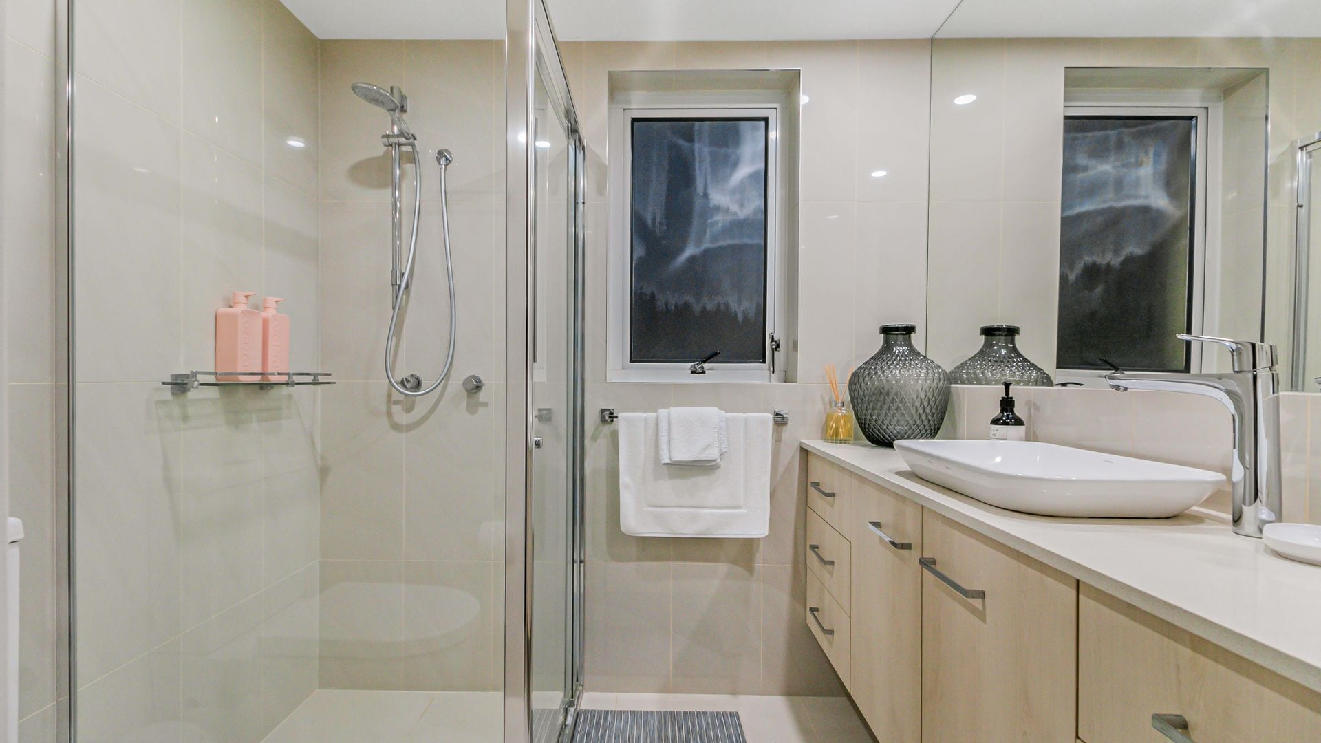 Orion 6 - Beachfront Rainbow Bay - All Linen Supplied - Min. 3 Night Stays! — image 18