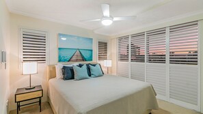 3 bedrooms, internet, bed sheets
