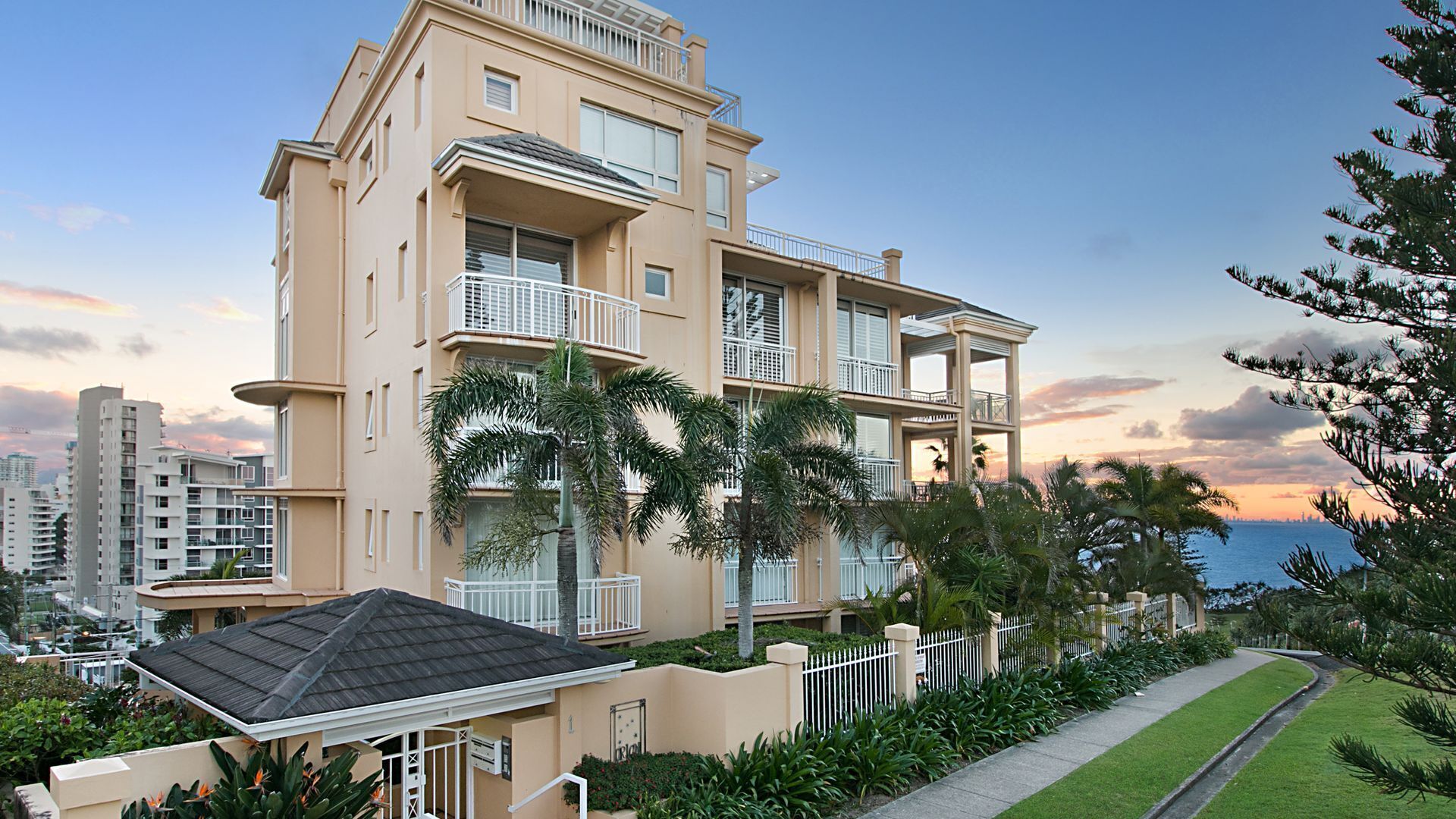 Orion 6 - Beachfront Rainbow Bay - All Linen Supplied - Min. 3 Night Stays! — image 24