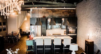 THE STARR LOFT- Earlham, IUEast, Historic District