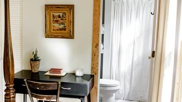 3 habitaciones, escritorio, tabla de planchar con plancha y wifi gratis