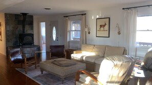 TV, fireplace, DVD player, books - Event Space for Families or Groups (Schuyler)