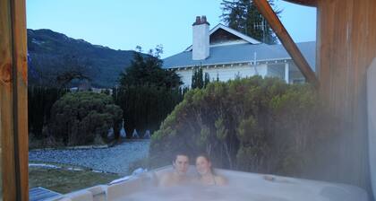 Spacious, Modern Studio Apartment below Coronet Peak