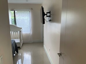 1 habitación, tabla de planchar con plancha, wifi y ropa de cama 