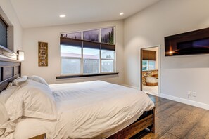 5 Schlafzimmer, Schreibtisch, Bügeleisen/Bügelbrett, Reisekinderbett