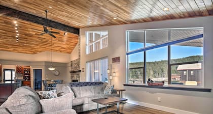 Mendenhall Valley Escape w/ Furnished Deck!